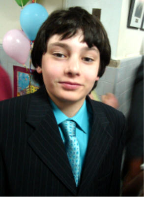 Peter Maklan, who graduated from Meadowbrook last year,<br>
presented the prize at Meadowbrook.